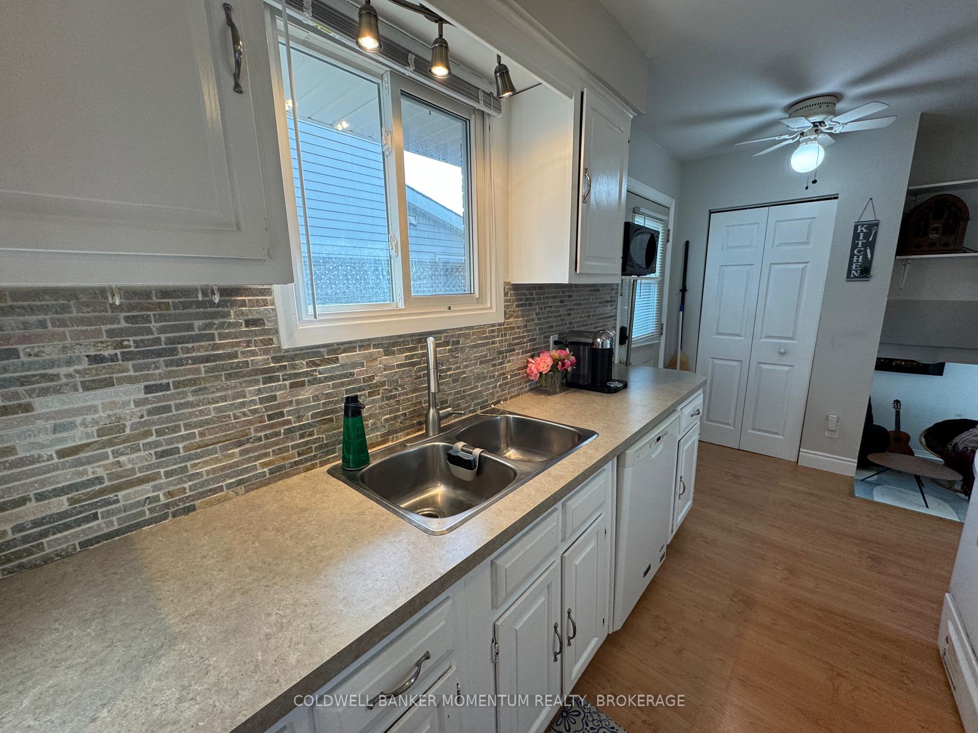 Photo 9 of 22 1/2 Durham Drive, St. Catharines, Port Weller — HOMEH