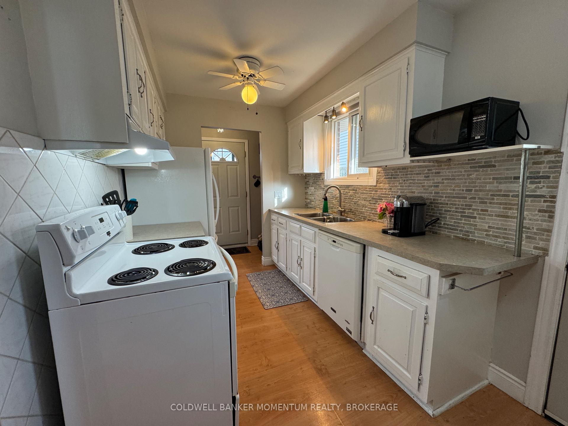 Photo 10 of 22 1/2 Durham Drive, St. Catharines, Port Weller — HOMEH