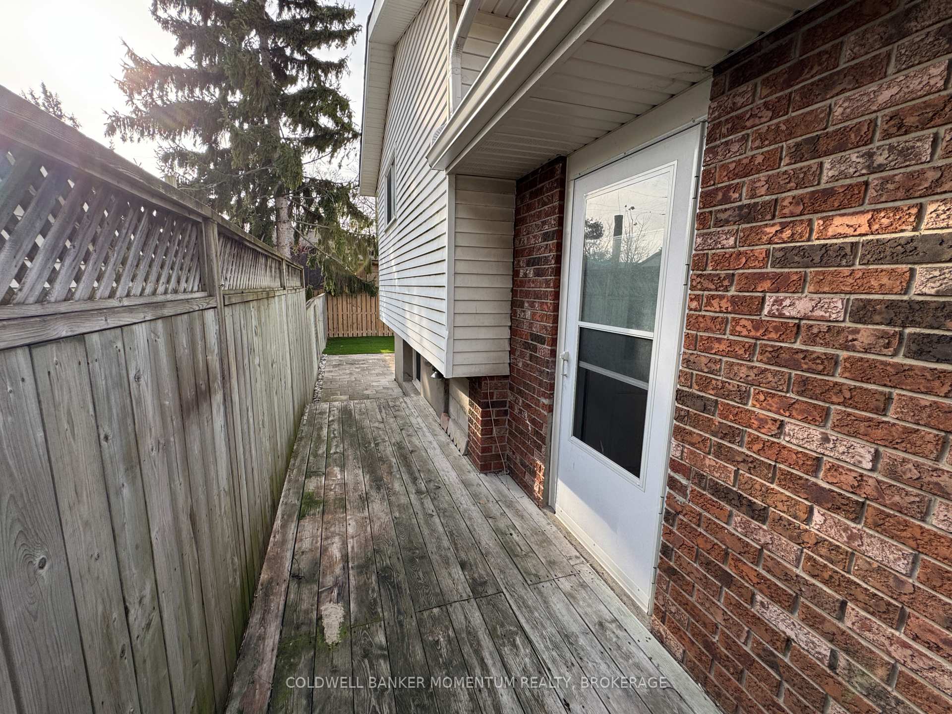 Photo 12 of 22 1/2 Durham Drive, St. Catharines, Port Weller — HOMEH