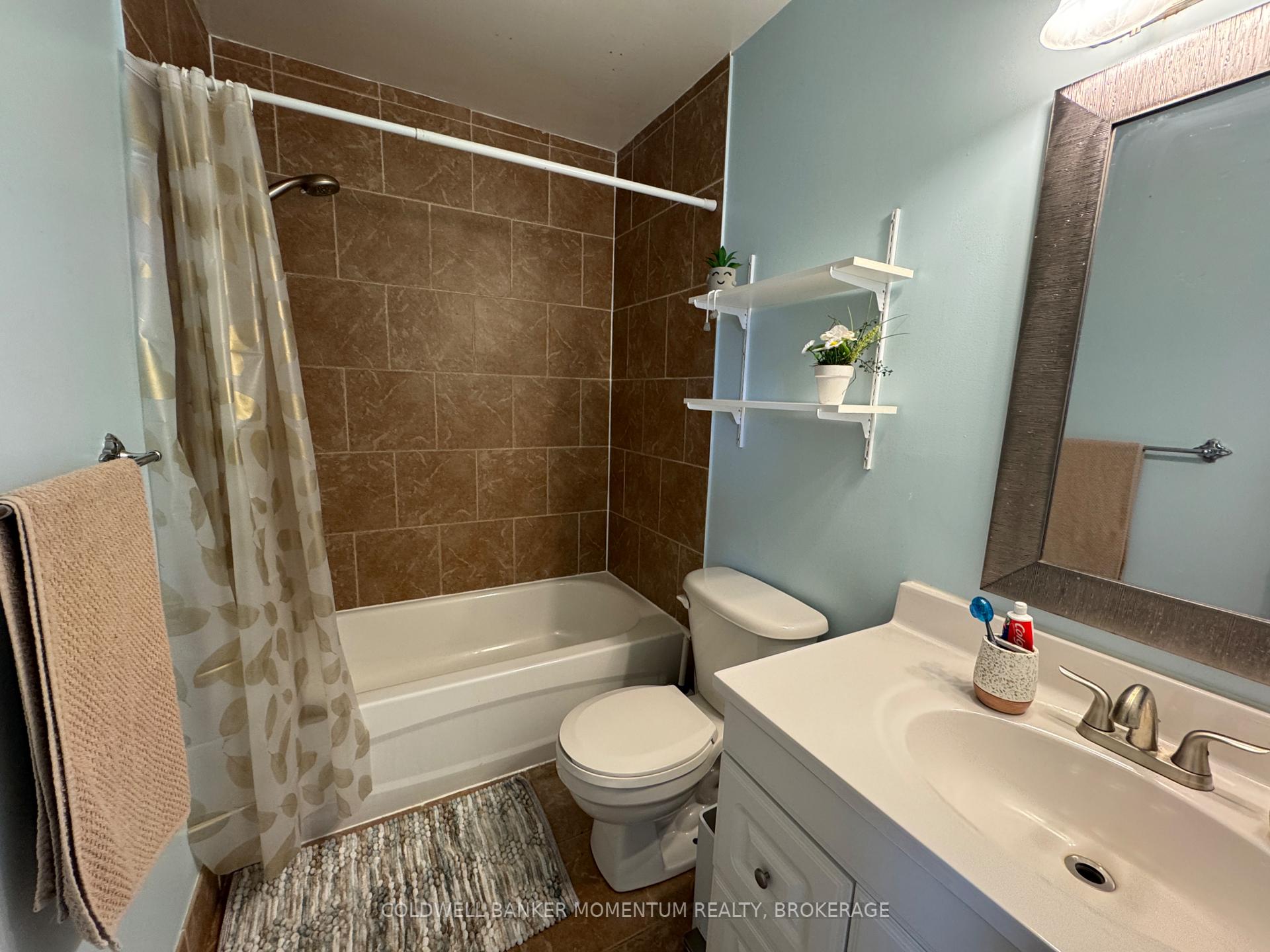 Photo 17 of 22 1/2 Durham Drive, St. Catharines, Port Weller — HOMEH