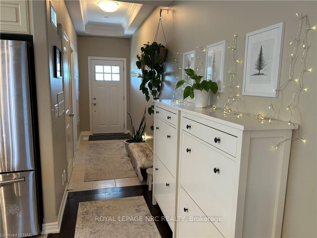 Photo 3 of 82 Parkside Drive, St. Catharines, Port Weller — HOMEH