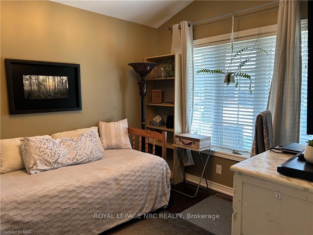 Photo 5 of 82 Parkside Drive, St. Catharines, Port Weller — HOMEH