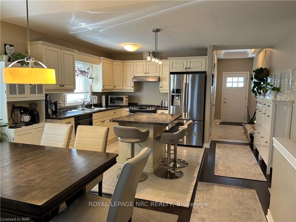 Photo 19 of 82 Parkside Drive, St. Catharines, Port Weller — HOMEH
