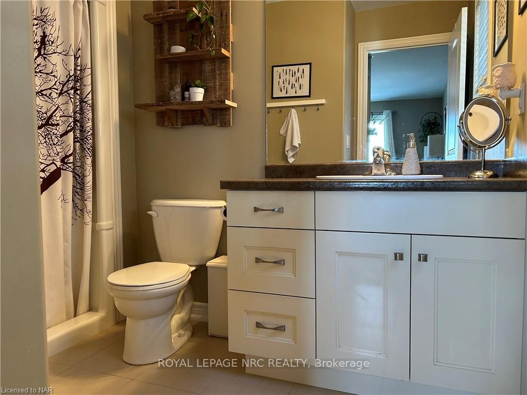 Photo 23 of 82 Parkside Drive, St. Catharines, Port Weller — HOMEH