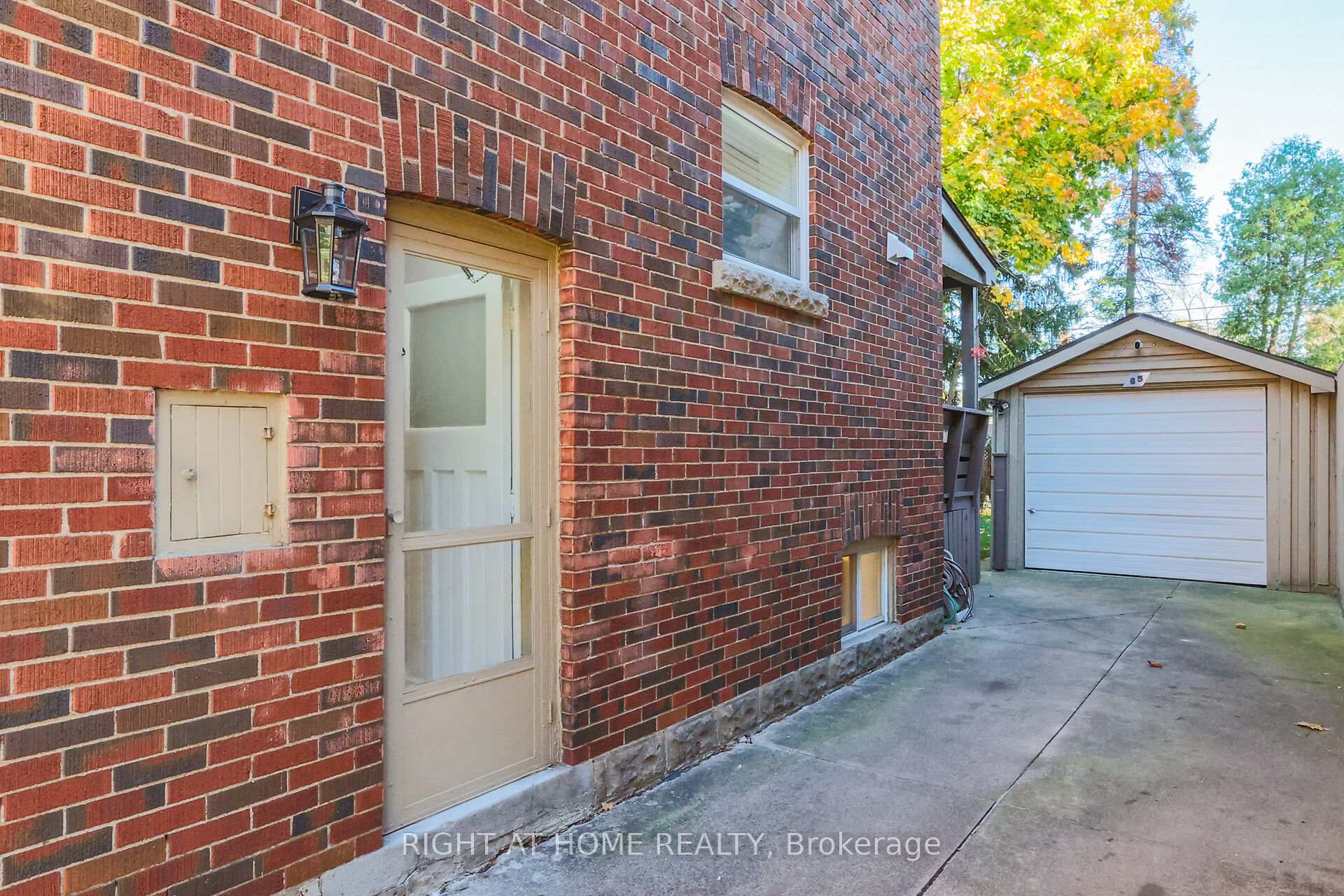 Photo 6 of 65 London Street S, Hamilton, Delta — HOMEH