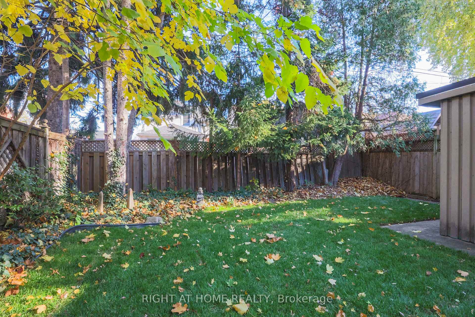 Photo 10 of 65 London Street S, Hamilton, Delta — HOMEH