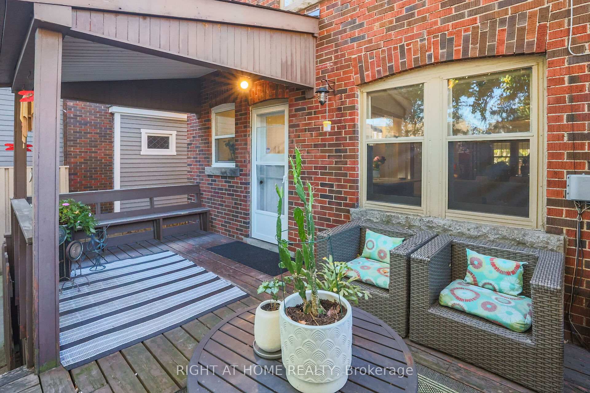 Photo 14 of 65 London Street S, Hamilton, Delta — HOMEH