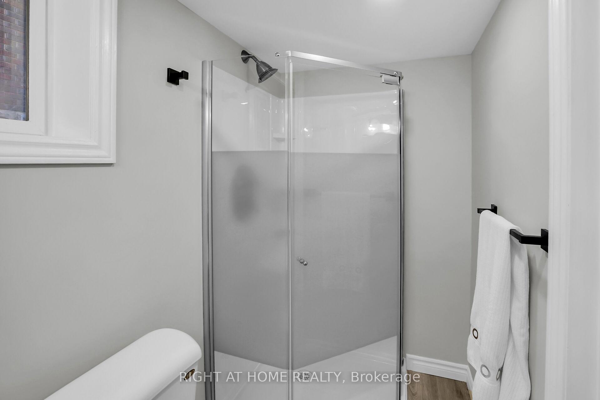 Photo 17 of 65 London Street S, Hamilton, Delta — HOMEH