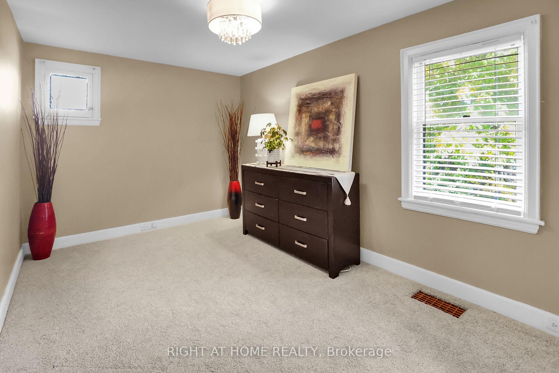 Photo 37 of 65 London Street S, Hamilton, Delta — HOMEH