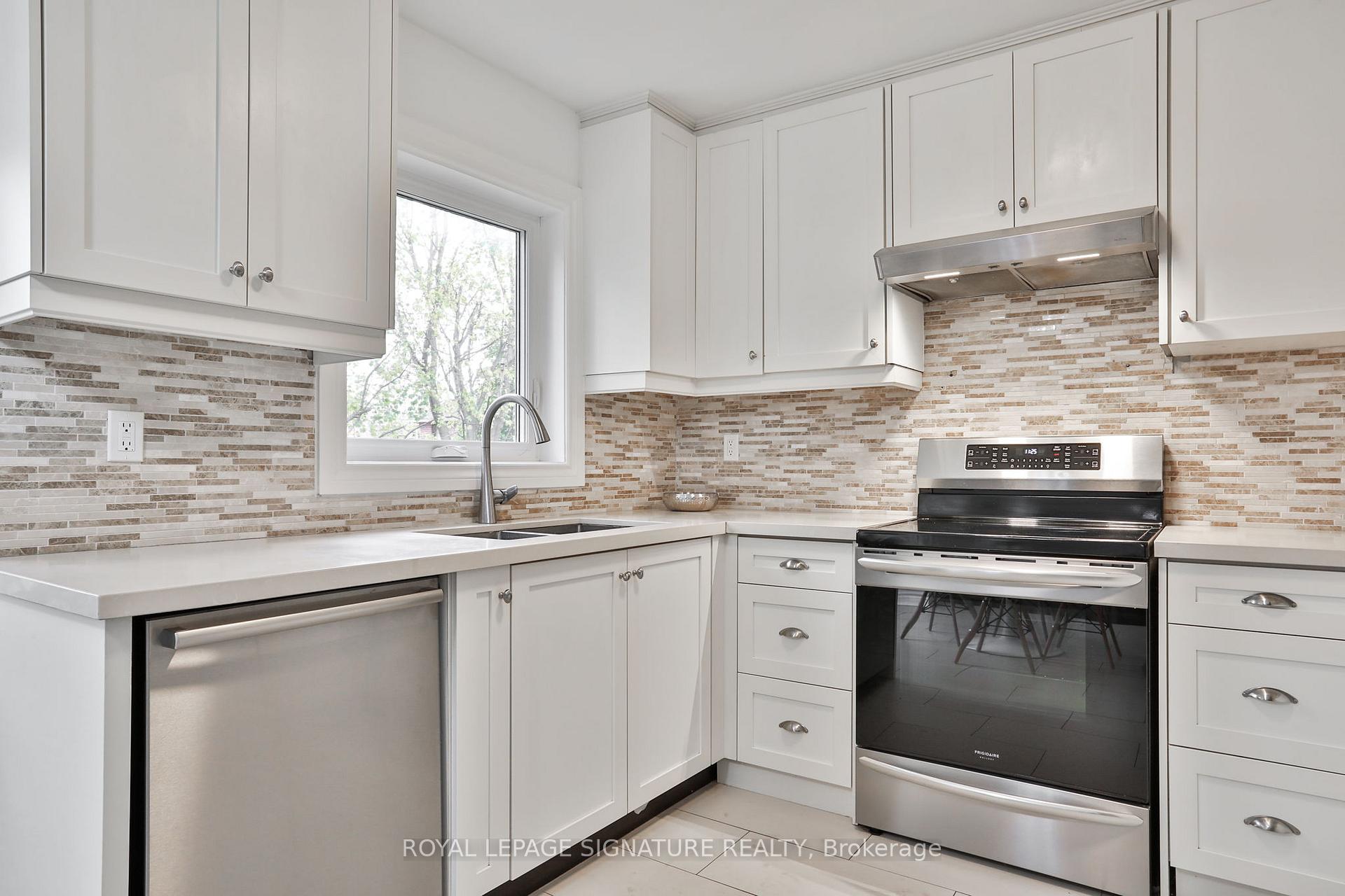 Photo 7 of 14 Grand Forest Drive, Barrie, Bayshore — HOMEH