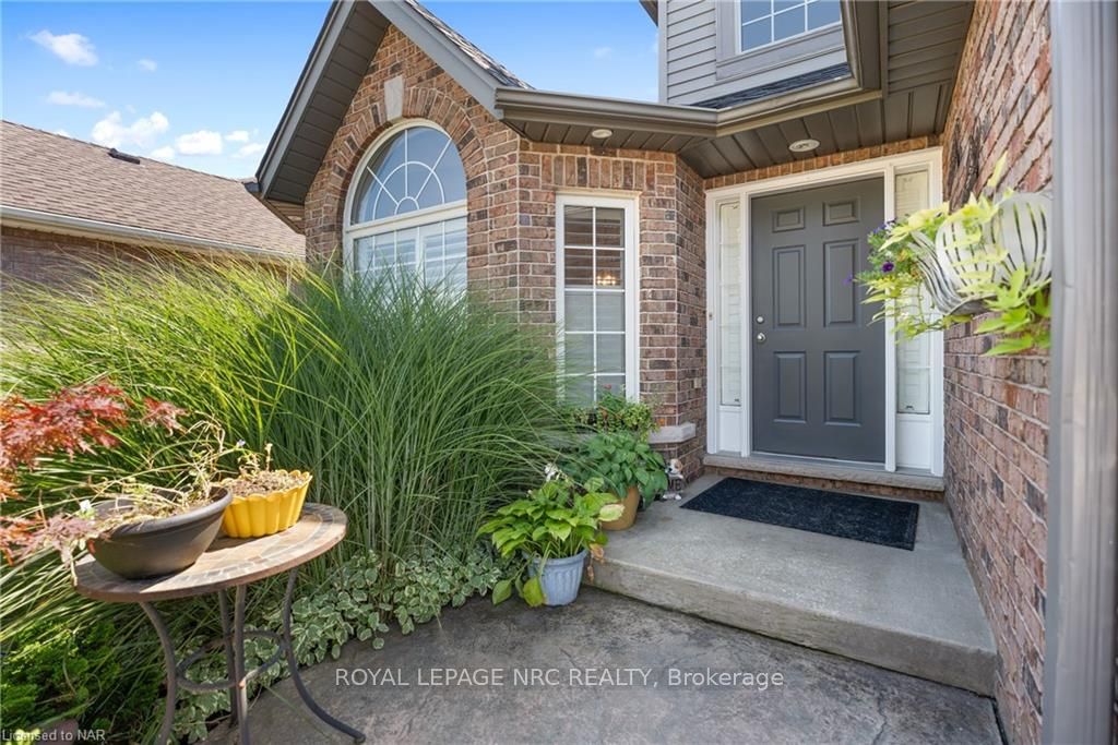 Photo 4 of 12 Briarwood Drive, St. Catharines, Rykert/Vansickle — HOMEH