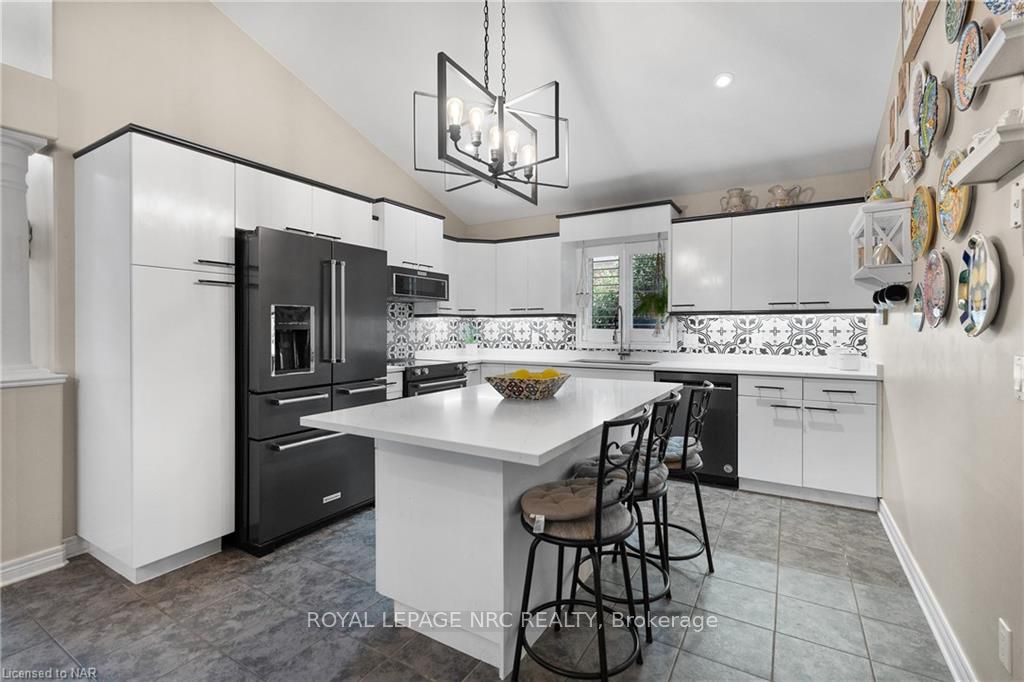 Photo 8 of 12 Briarwood Drive, St. Catharines, Rykert/Vansickle — HOMEH