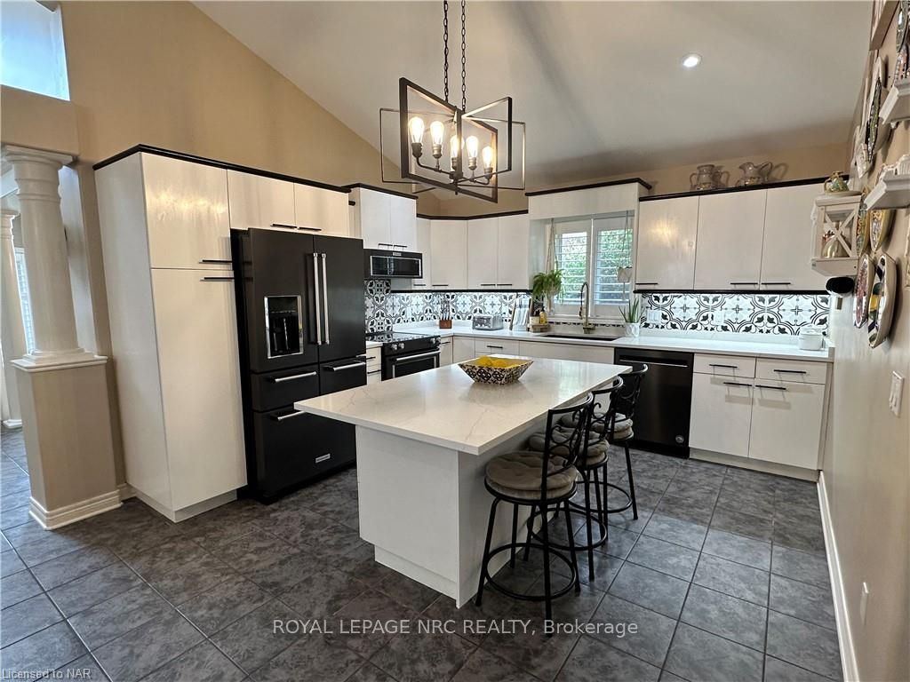 Photo 9 of 12 Briarwood Drive, St. Catharines, Rykert/Vansickle — HOMEH