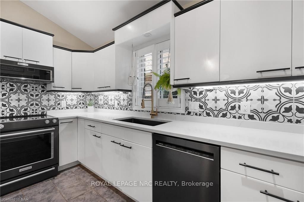 Photo 10 of 12 Briarwood Drive, St. Catharines, Rykert/Vansickle — HOMEH