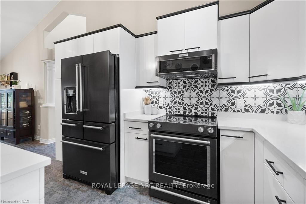 Photo 11 of 12 Briarwood Drive, St. Catharines, Rykert/Vansickle — HOMEH