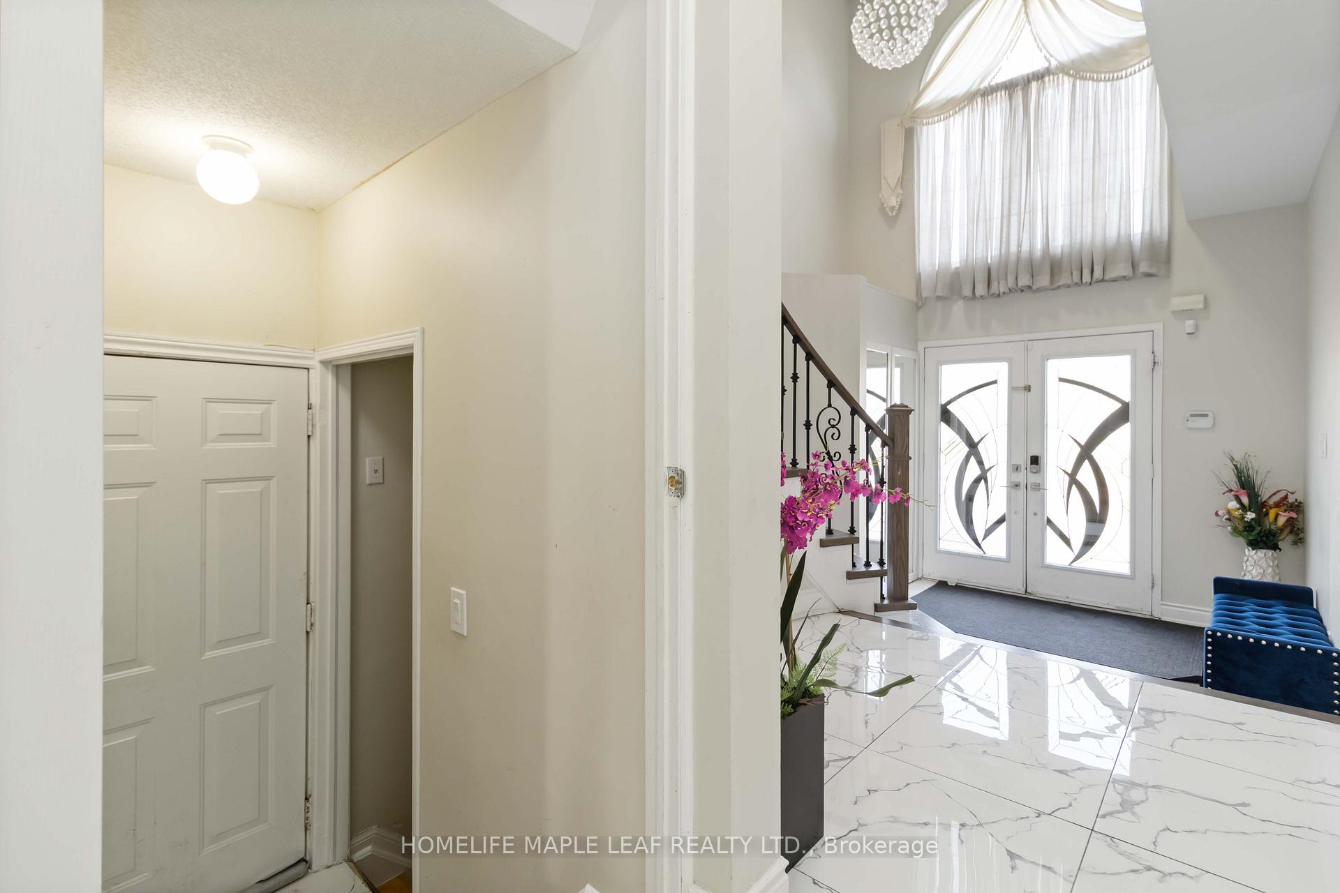 Photo 12 of 43 Schooner Drive, Brampton, Fletcher's Meadow — HOMEH