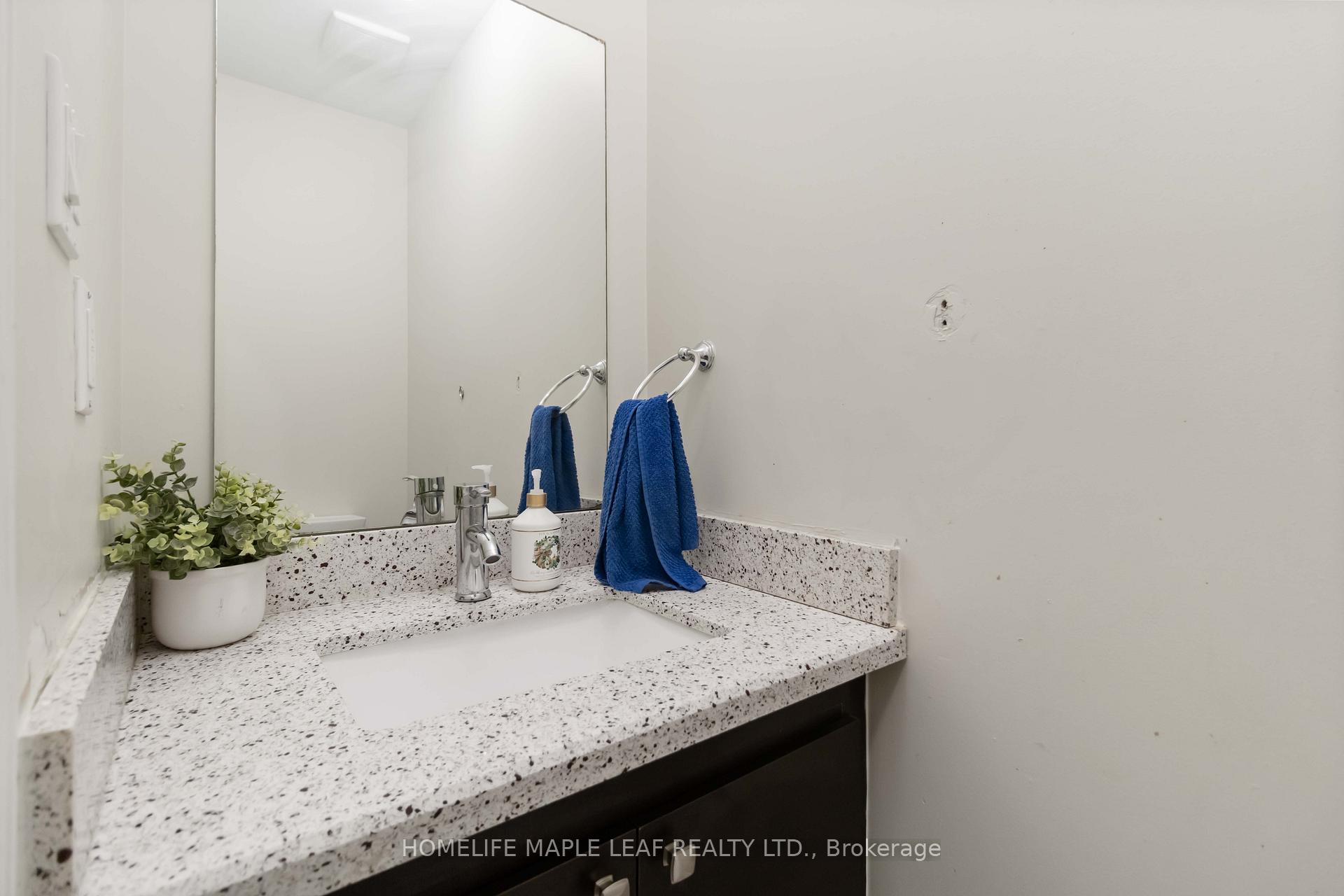 Photo 10 of 43 Schooner Drive, Brampton, Fletcher's Meadow — HOMEH