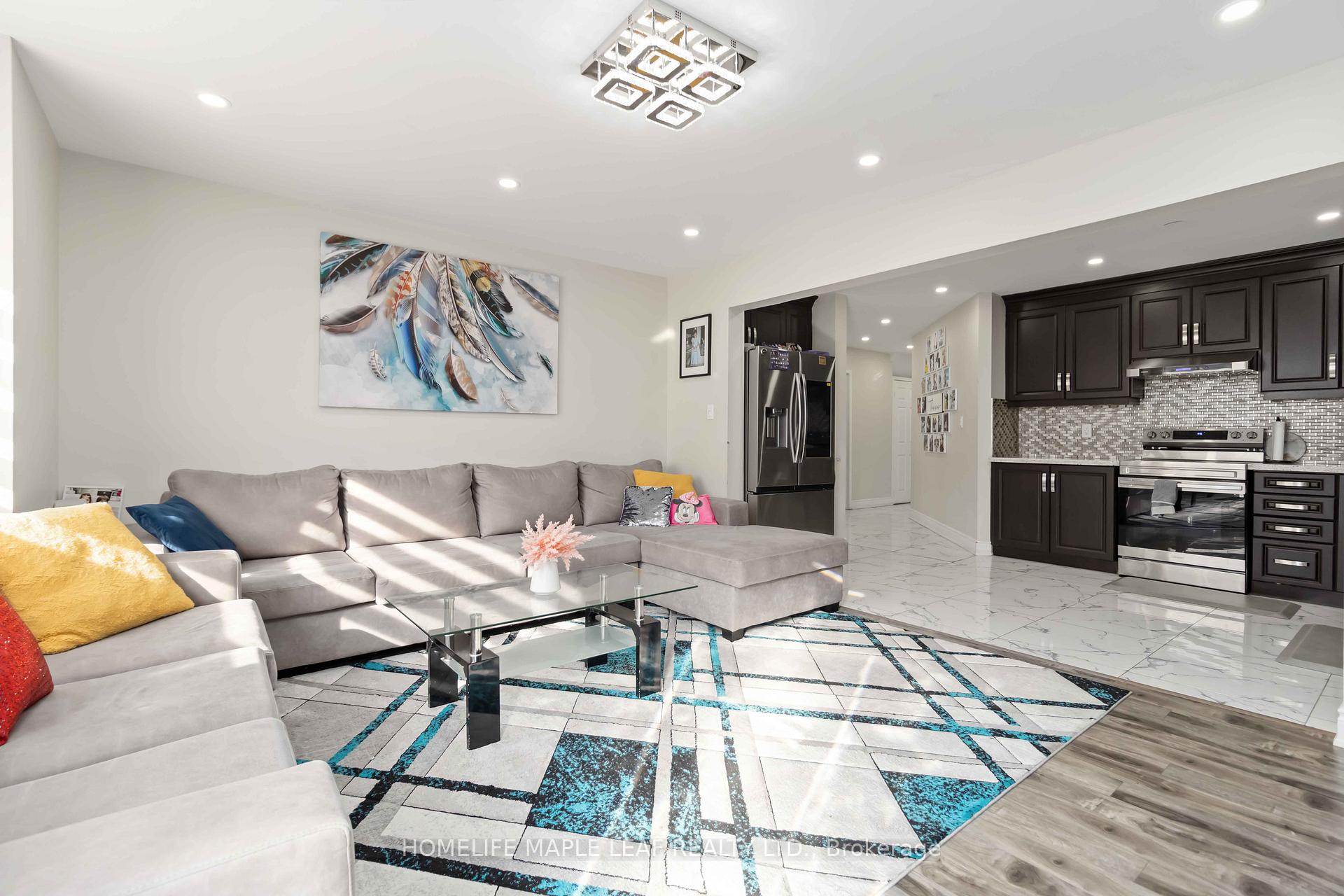 Photo 2 of 43 Schooner Drive, Brampton, Fletcher's Meadow — HOMEH