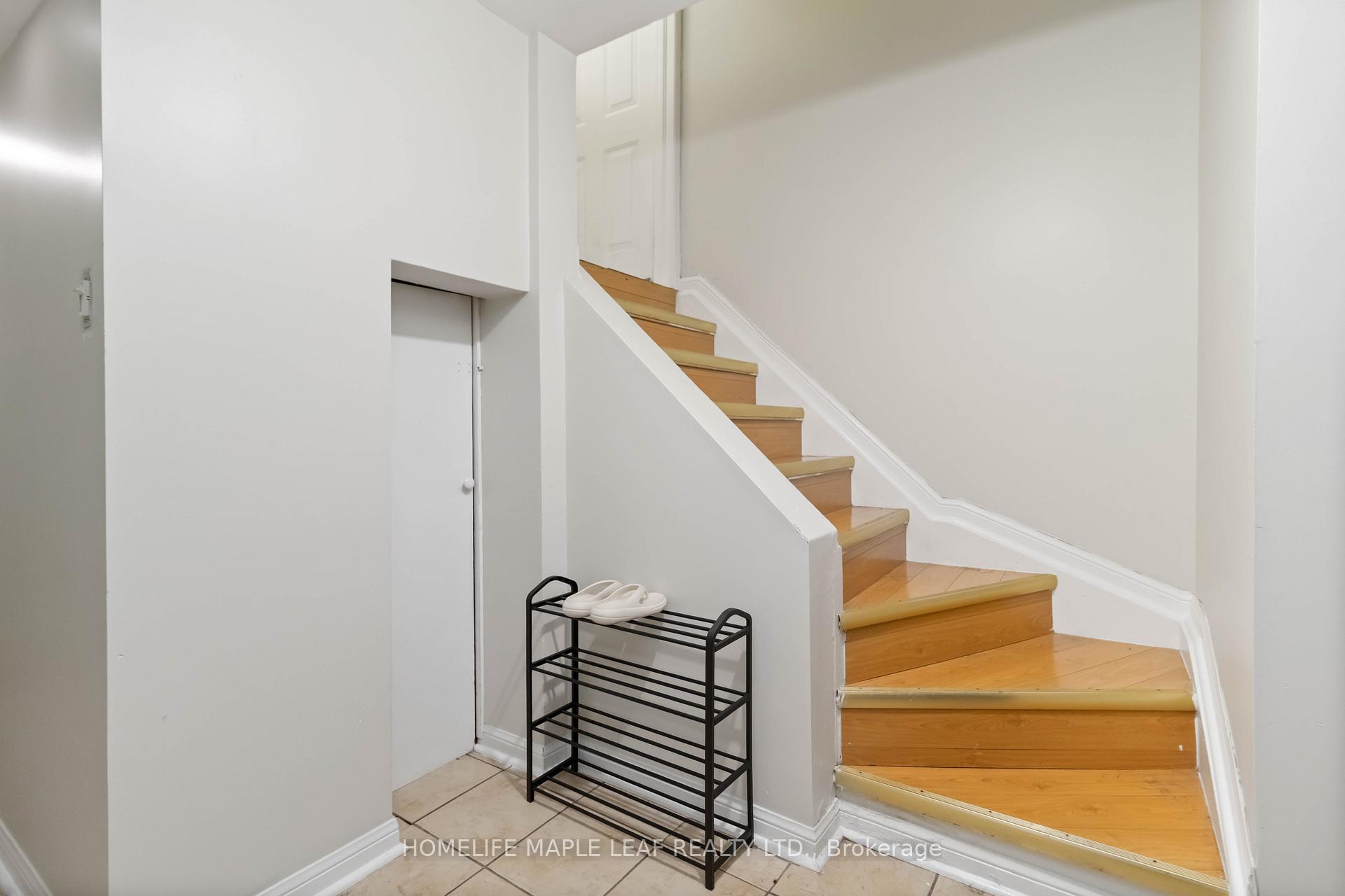 Photo 16 of 43 Schooner Drive, Brampton, Fletcher's Meadow — HOMEH
