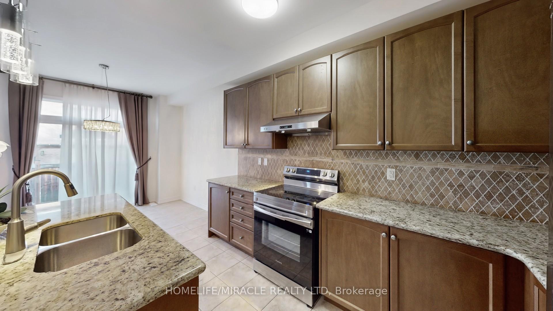 Photo 4 of 101 George Robinson Drive, Brampton, Credit Valley — HOMEH