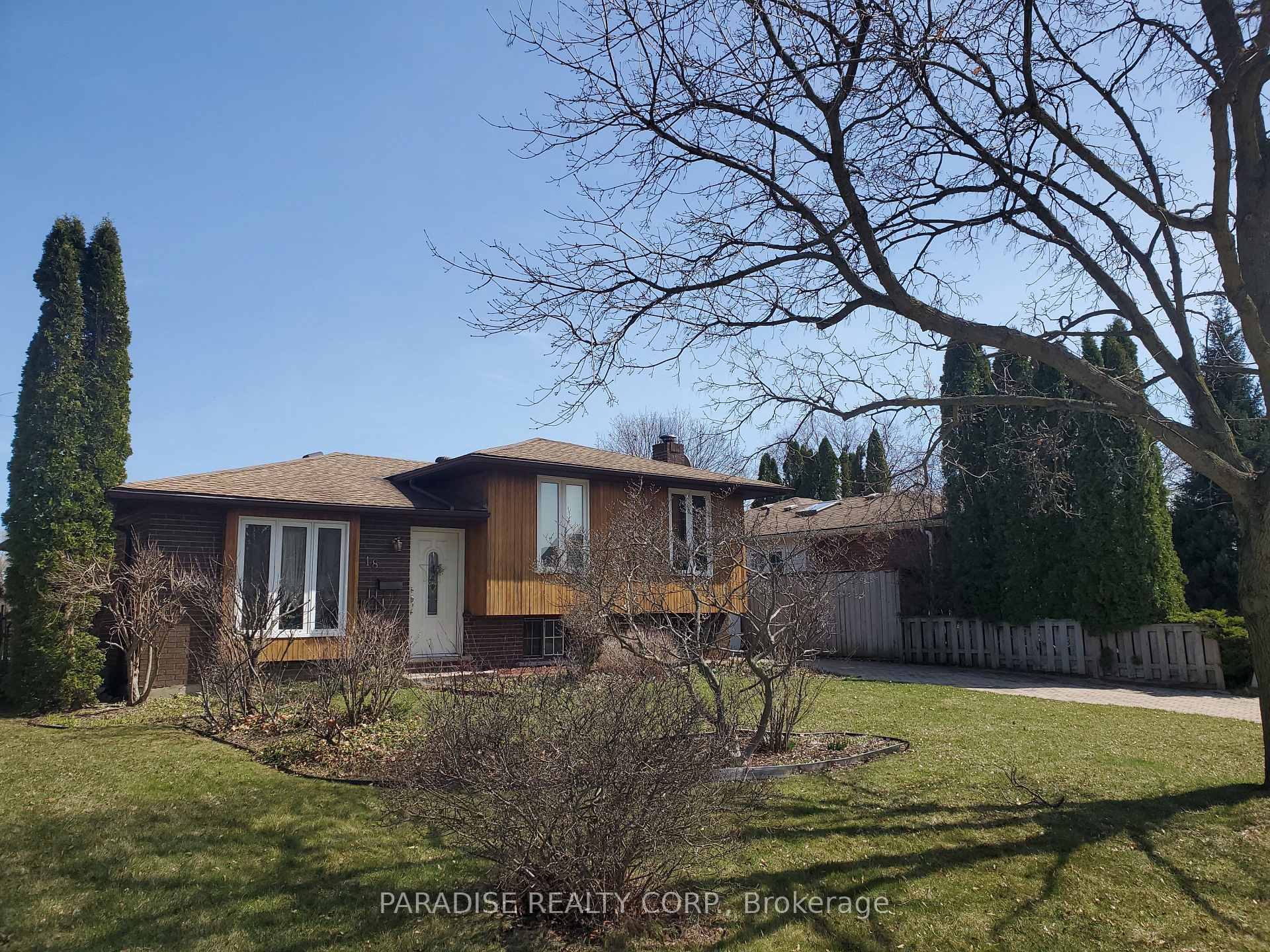 Photo 3 of 18 Willcher Drive, St. Catharines, Lakeshore — HOMEH