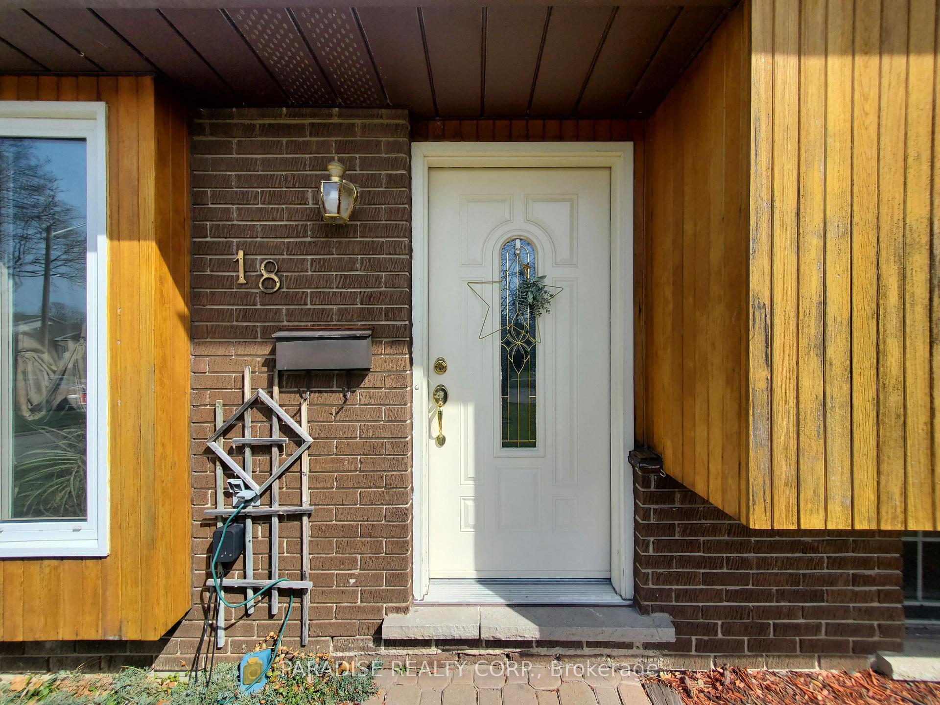 Photo 5 of 18 Willcher Drive, St. Catharines, Lakeshore — HOMEH
