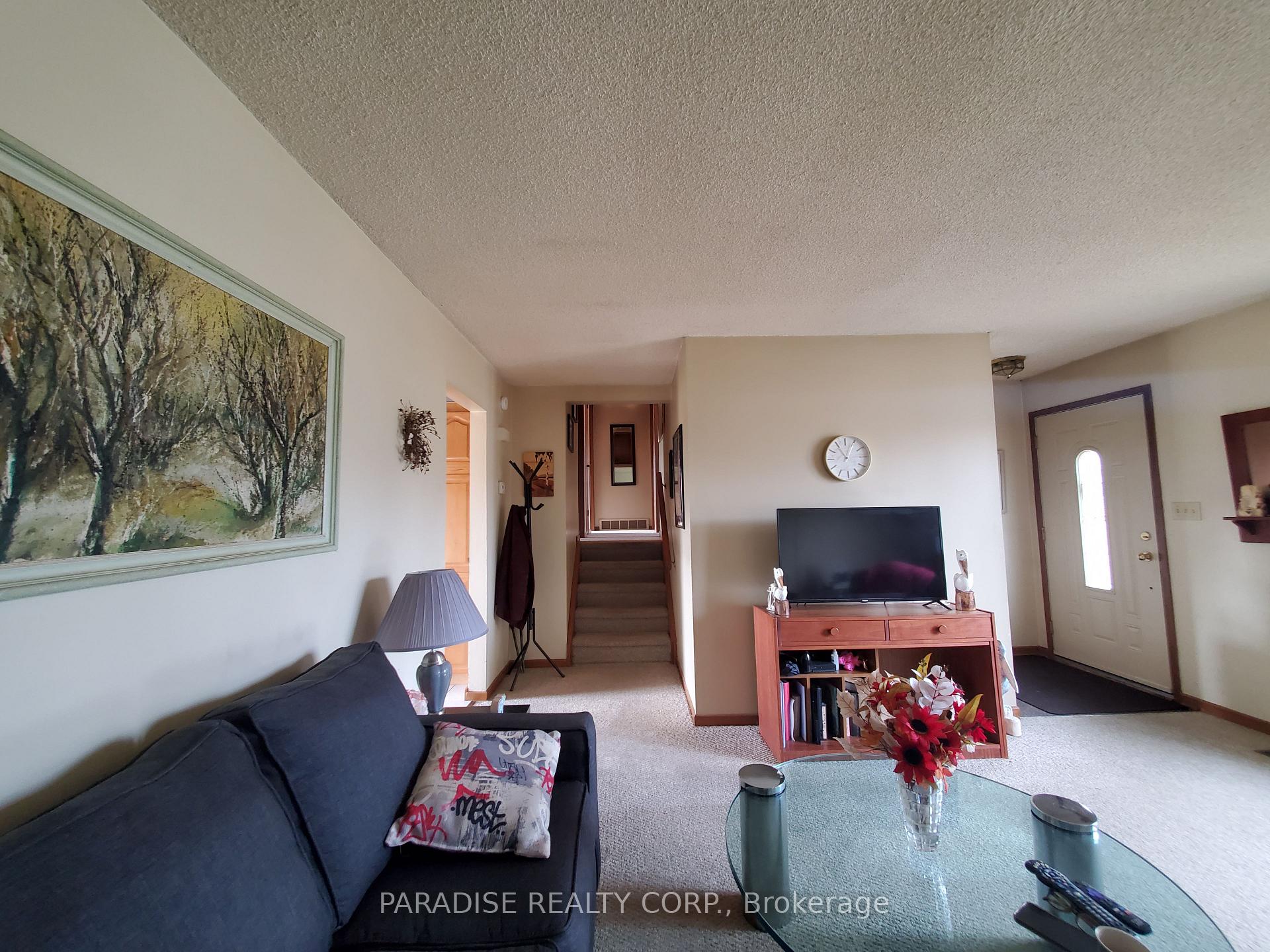 Photo 8 of 18 Willcher Drive, St. Catharines, Lakeshore — HOMEH