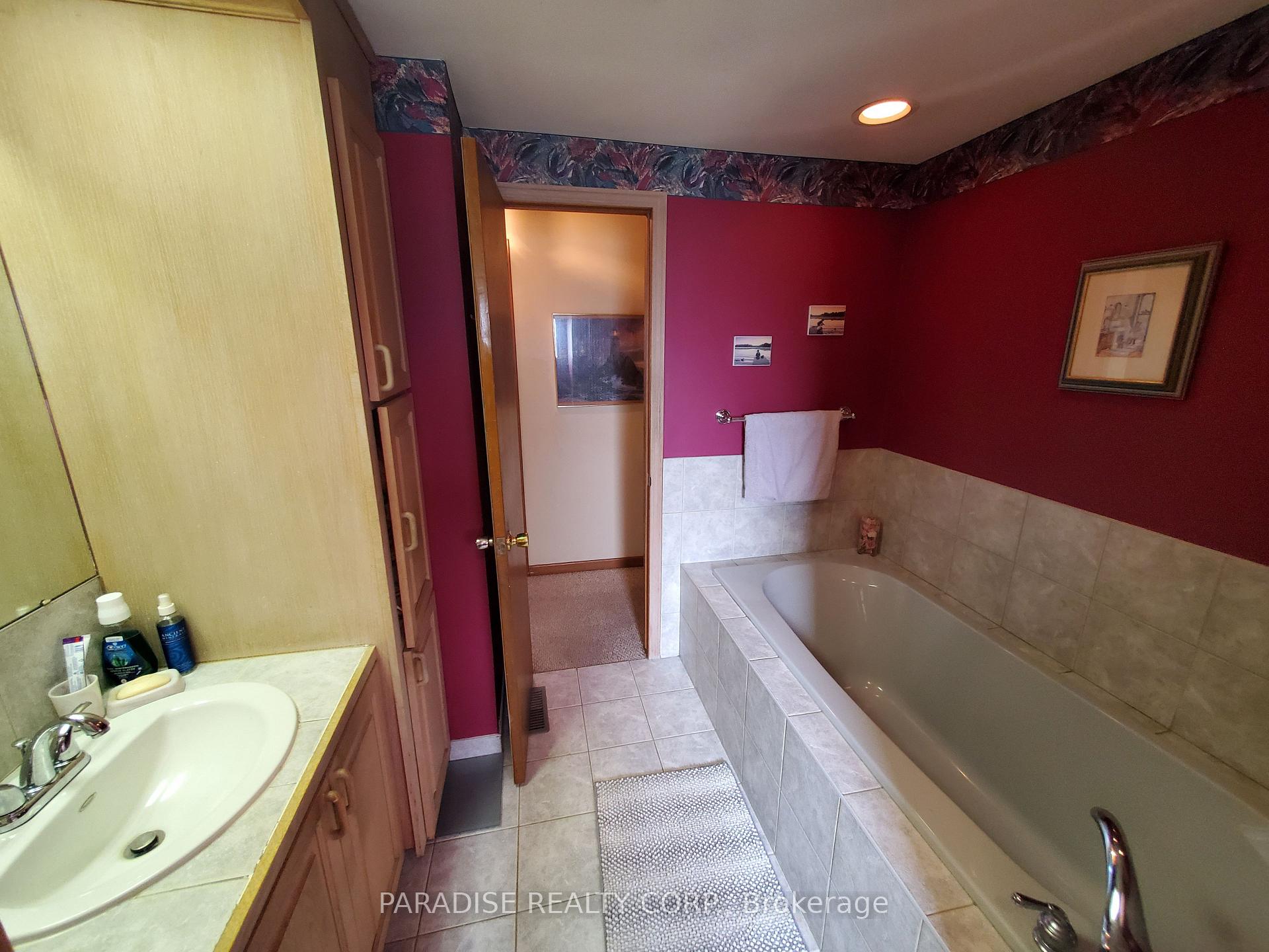 Photo 14 of 18 Willcher Drive, St. Catharines, Lakeshore — HOMEH