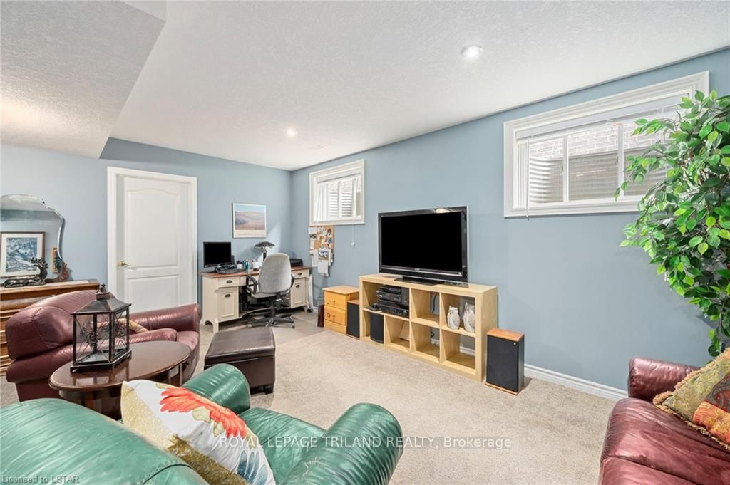 Photo 20 of 45 Westlake Drive, St. Thomas — HOMEH