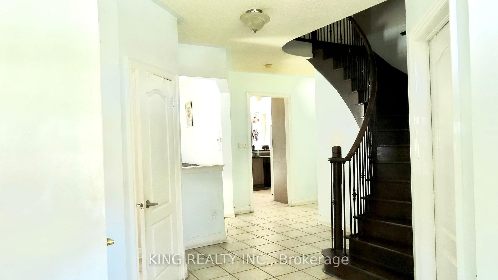 Photo 3 of 34 Lynnvalley Crescent, Brampton, Bram East — HOMEH