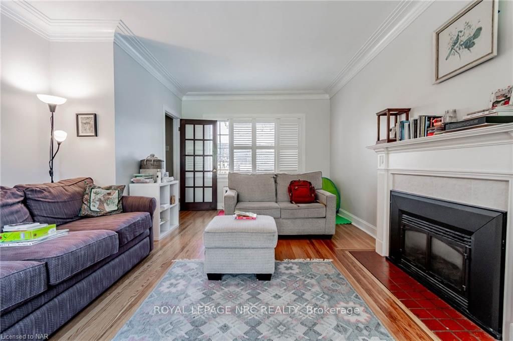 Photo 2 of 5 Bellevue Terrace, St. Catharines, Western Hill — HOMEH