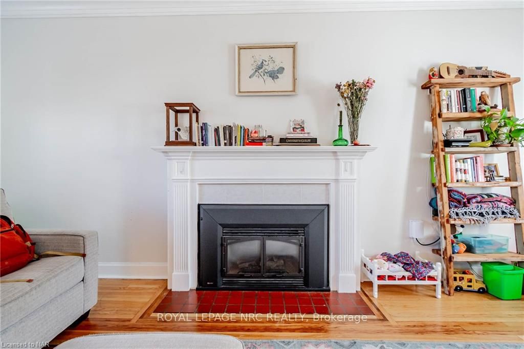 Photo 3 of 5 Bellevue Terrace, St. Catharines, Western Hill — HOMEH