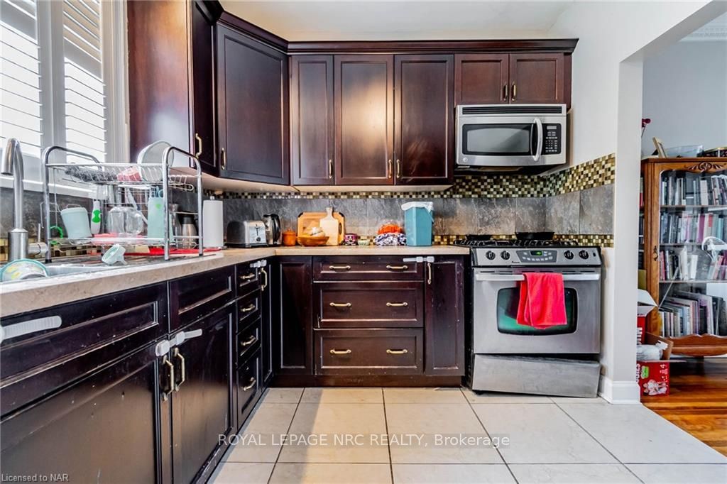 Photo 6 of 5 Bellevue Terrace, St. Catharines, Western Hill — HOMEH