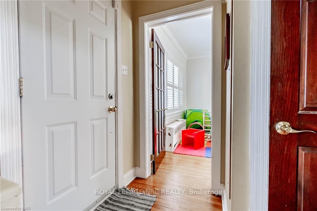 Photo 9 of 5 Bellevue Terrace, St. Catharines, Western Hill — HOMEH