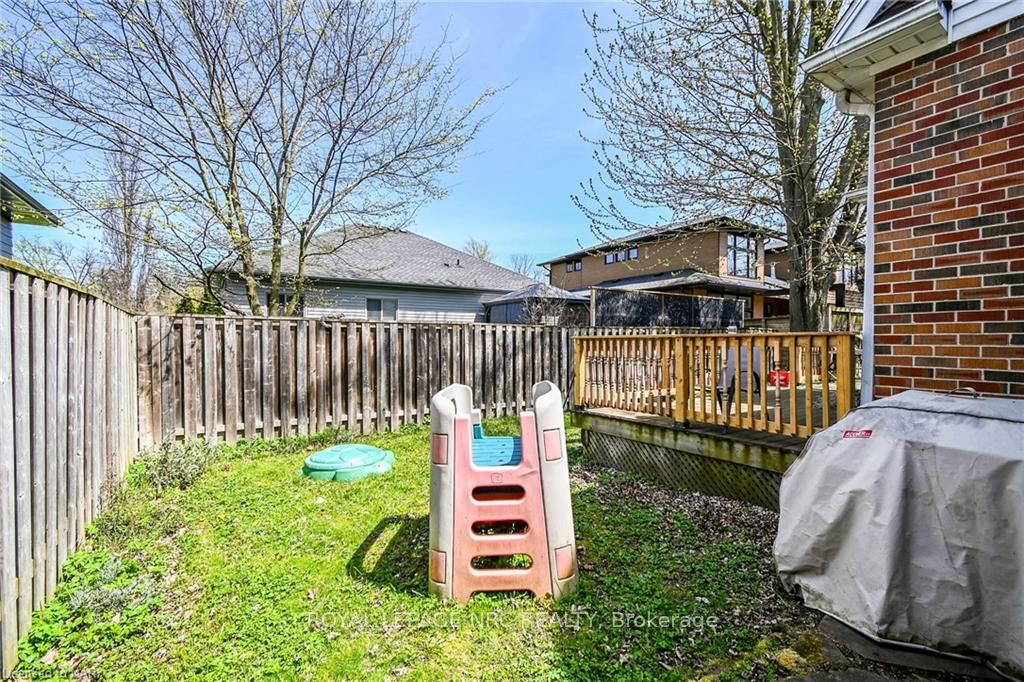 Photo 11 of 5 Bellevue Terrace, St. Catharines, Western Hill — HOMEH