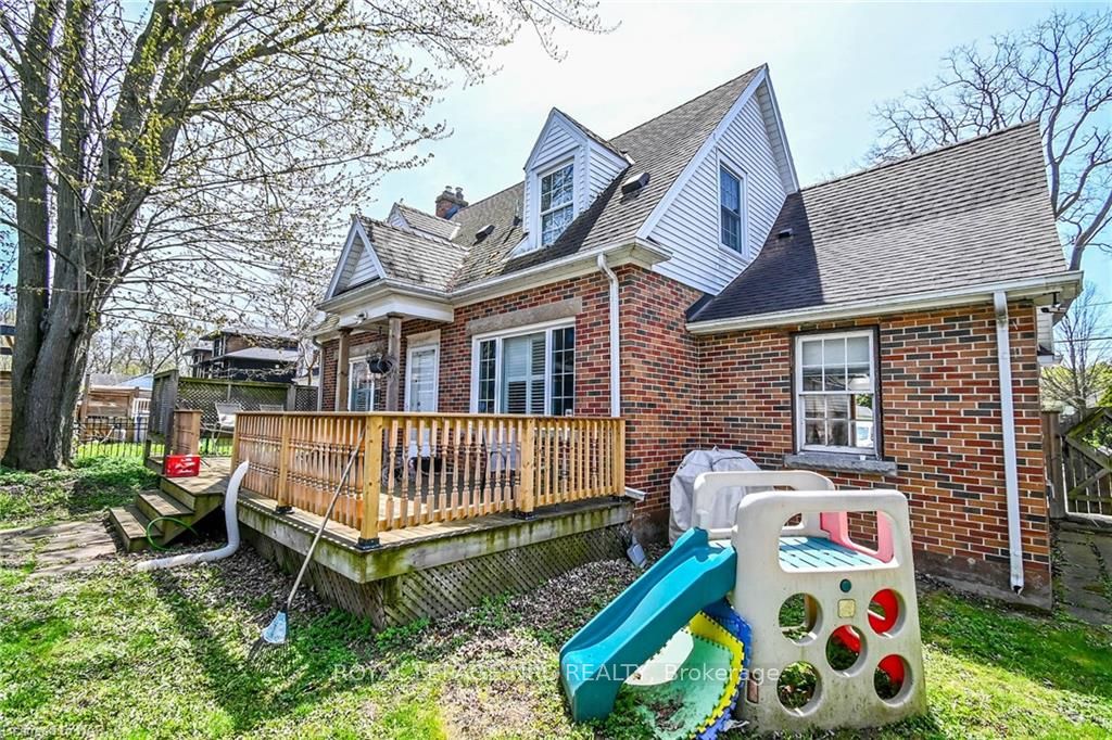 Photo 12 of 5 Bellevue Terrace, St. Catharines, Western Hill — HOMEH