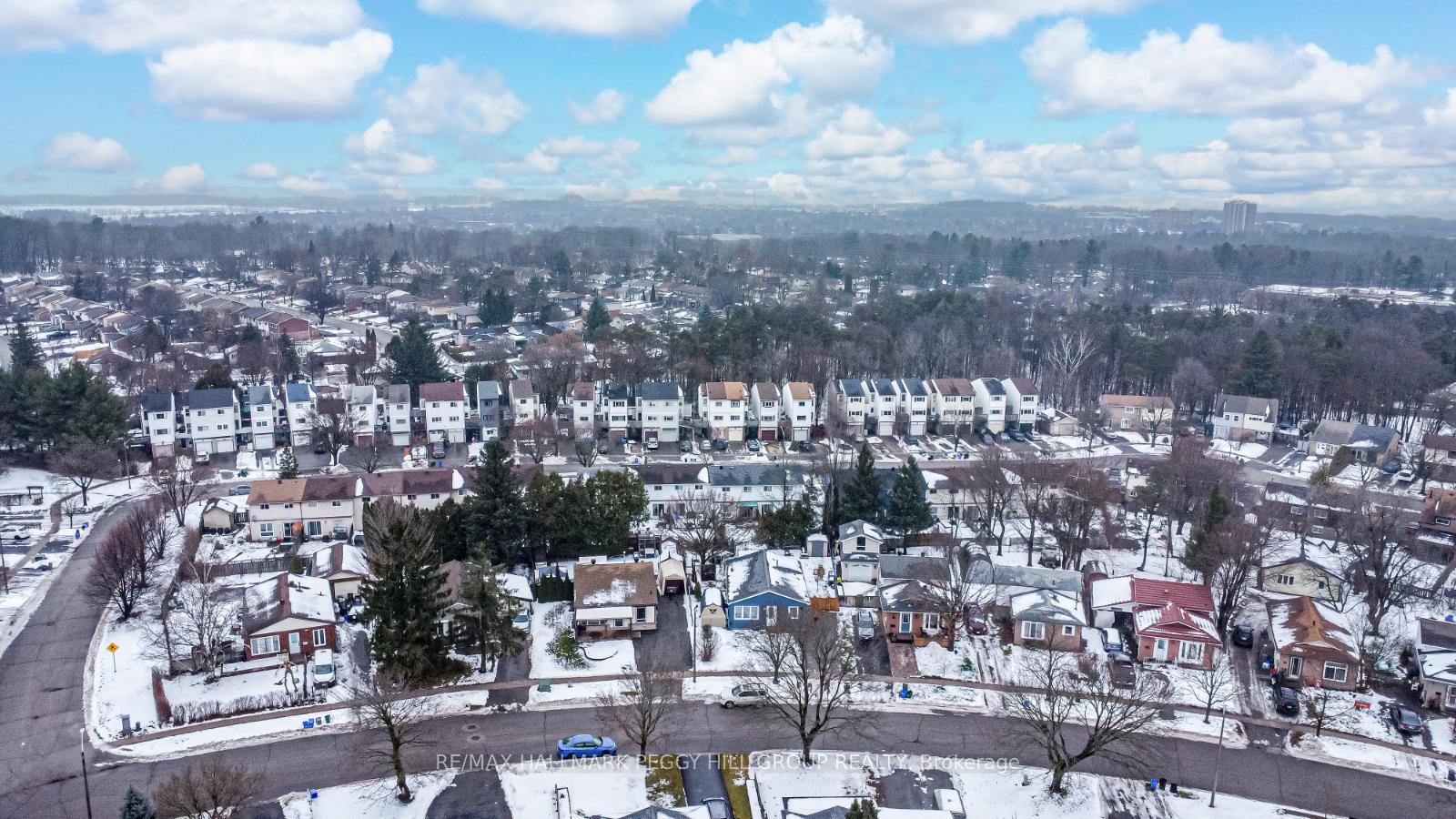 Photo 2 of 29 Frost Trail, Barrie, Letitia Heights — HOMEH