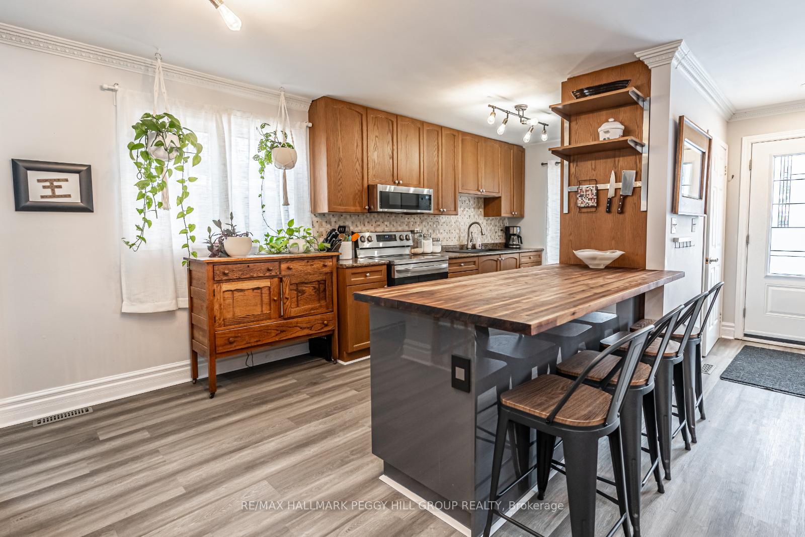 Photo 4 of 29 Frost Trail, Barrie, Letitia Heights — HOMEH