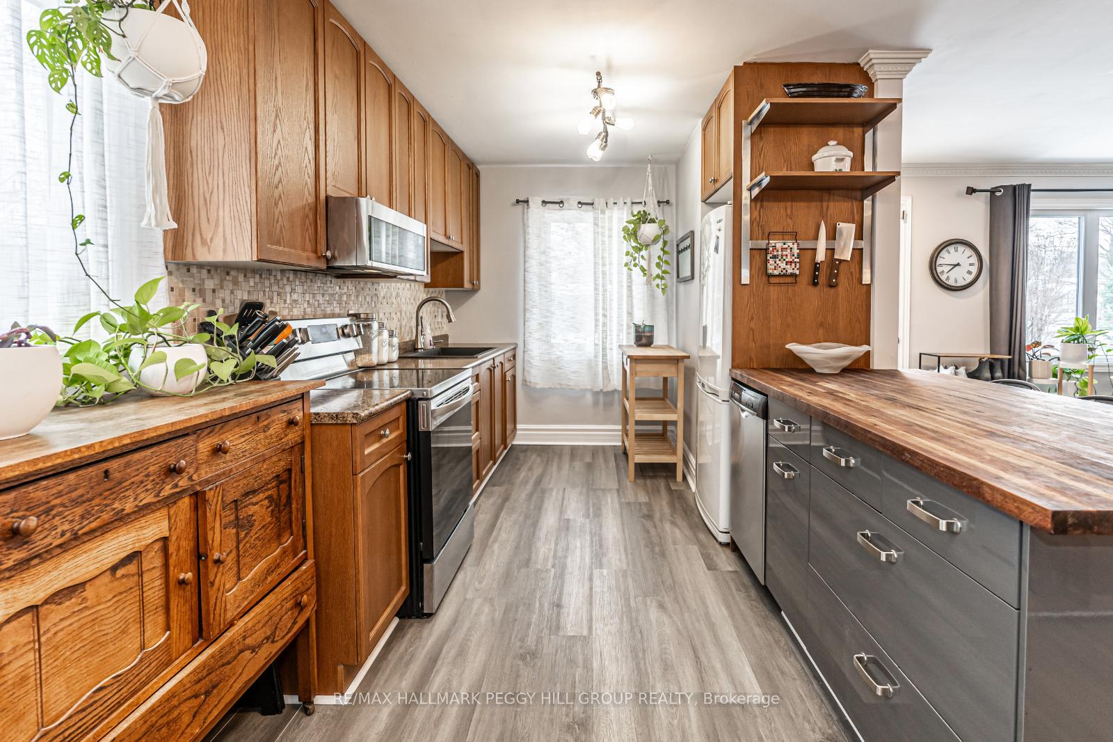 Photo 5 of 29 Frost Trail, Barrie, Letitia Heights — HOMEH