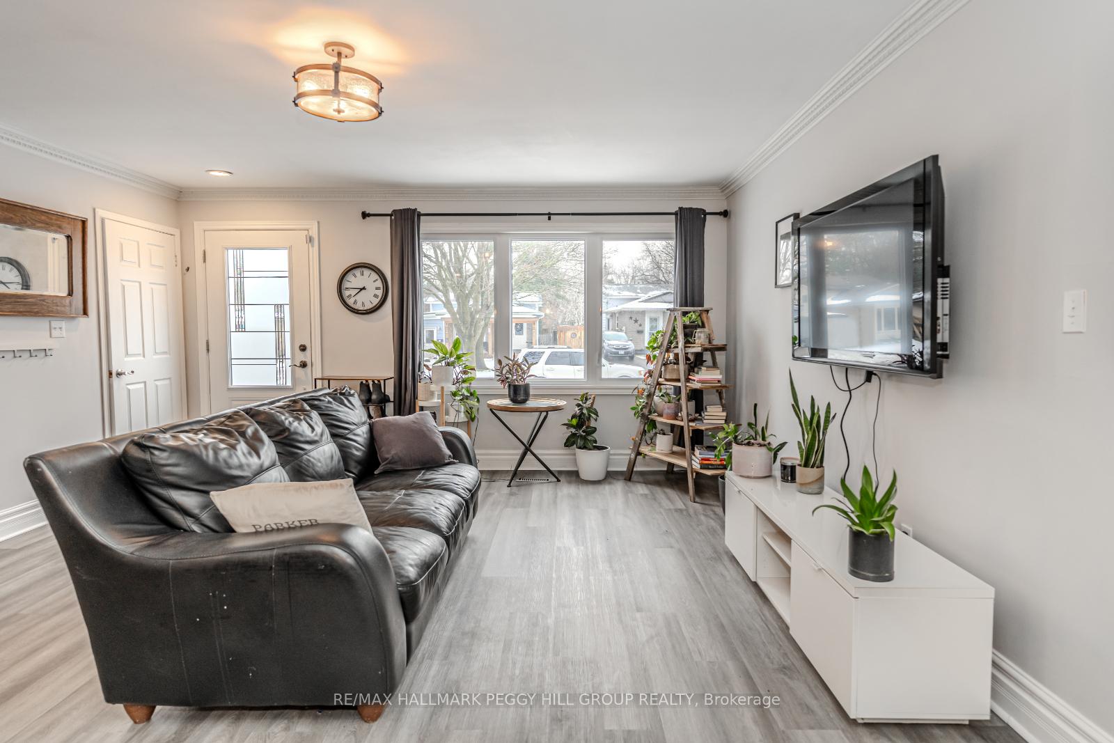 Photo 7 of 29 Frost Trail, Barrie, Letitia Heights — HOMEH
