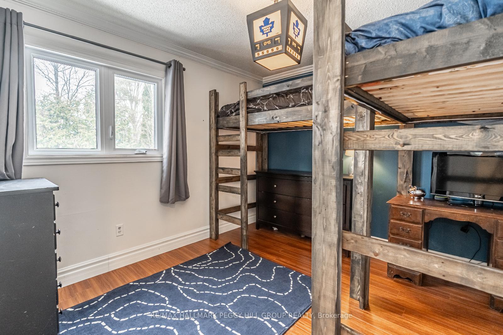 Photo 8 of 29 Frost Trail, Barrie, Letitia Heights — HOMEH
