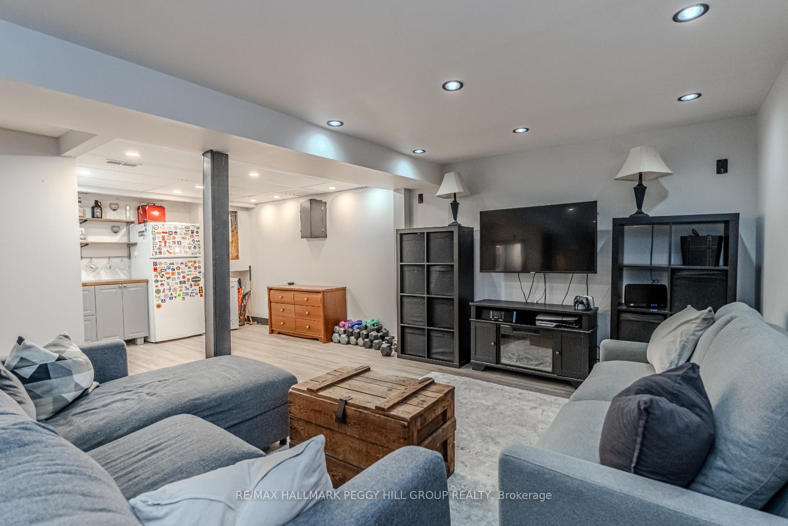 Photo 11 of 29 Frost Trail, Barrie, Letitia Heights — HOMEH