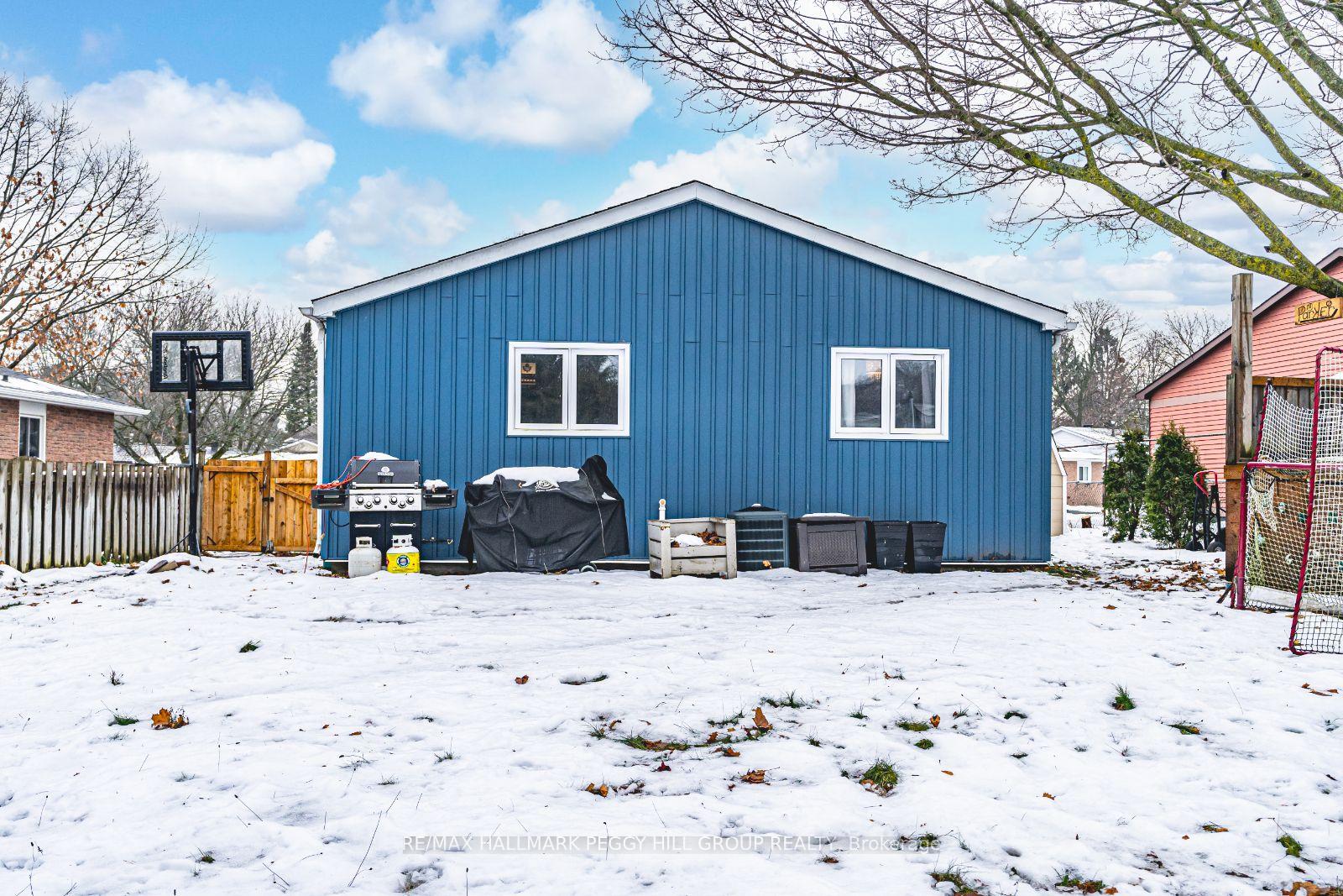 Photo 13 of 29 Frost Trail, Barrie, Letitia Heights — HOMEH