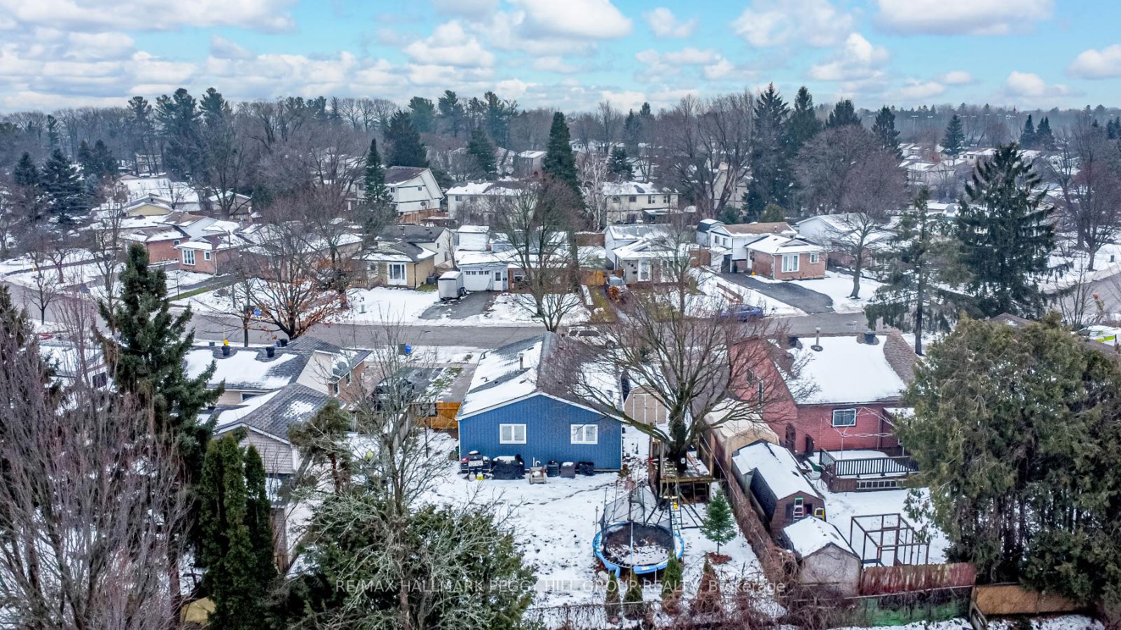 Photo 15 of 29 Frost Trail, Barrie, Letitia Heights — HOMEH