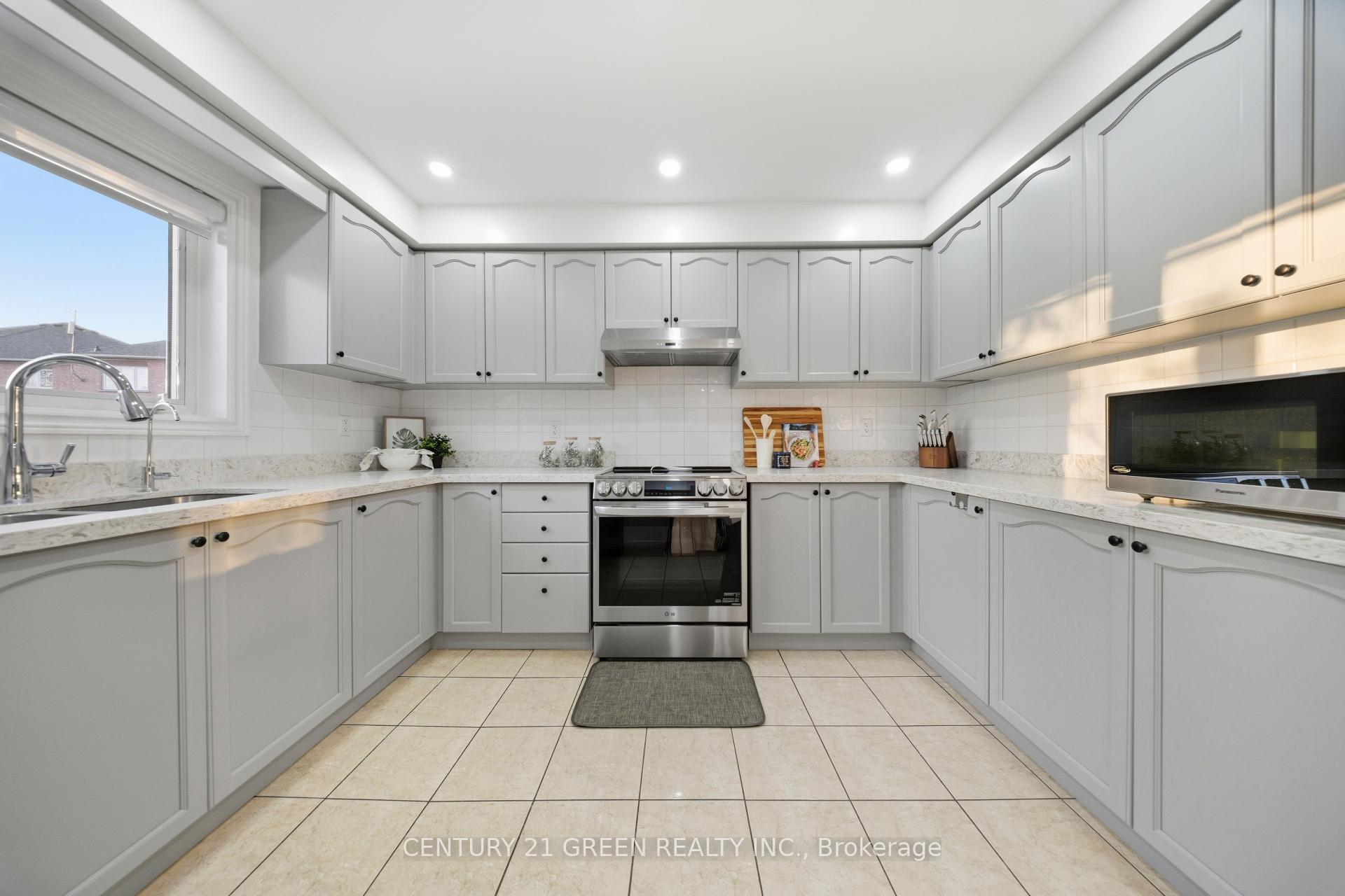 Photo 13 of 48 Brussels Avenue, Brampton, Sandringham-Wellington — HOMEH