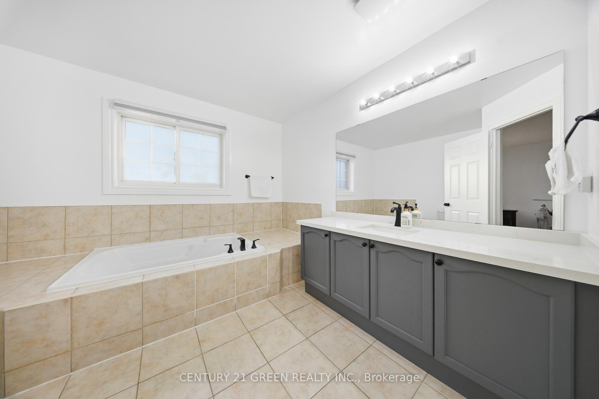 Photo 26 of 48 Brussels Avenue, Brampton, Sandringham-Wellington — HOMEH
