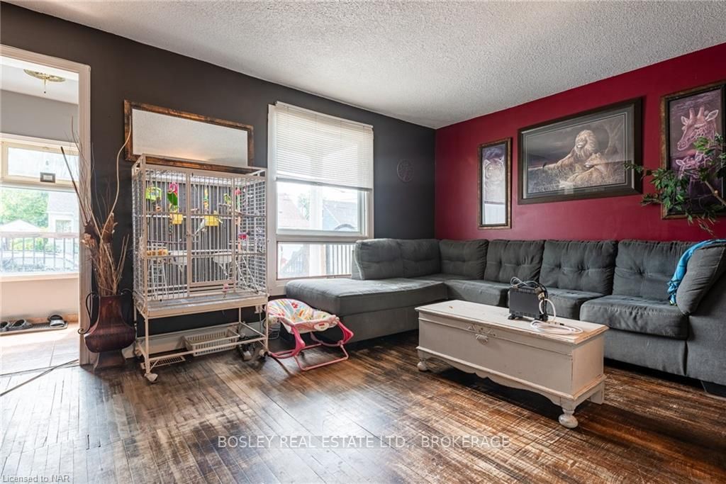 Photo 4 of 19 Homewood Avenue, St. Catharines, Facer — HOMEH