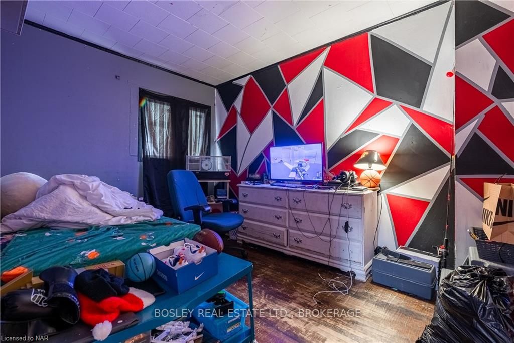 Photo 12 of 19 Homewood Avenue, St. Catharines, Facer — HOMEH