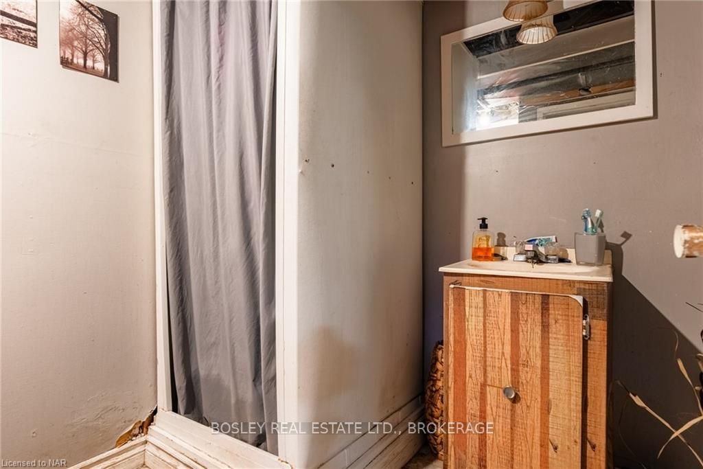 Photo 17 of 19 Homewood Avenue, St. Catharines, Facer — HOMEH
