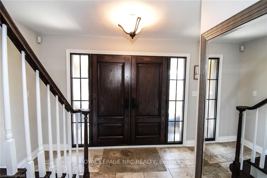 Photo 3 of 11 Preston Drive, St. Catharines, Vine/Linwell — HOMEH